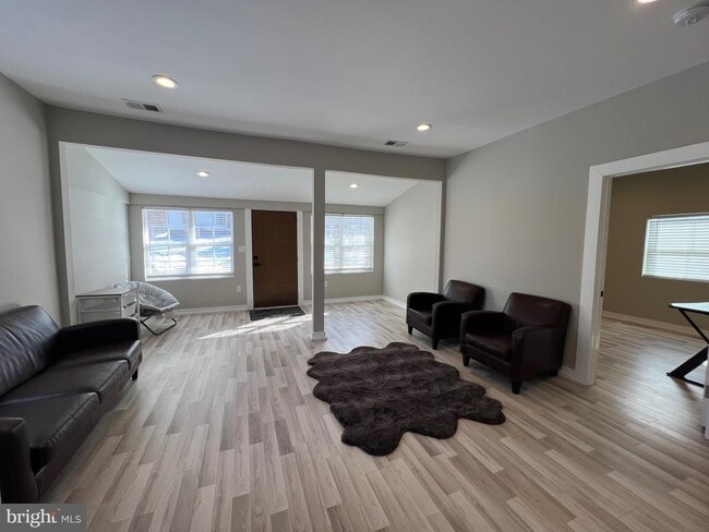 Building Photo - 33 Old US Hwy 1