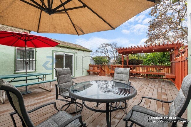 Building Photo - 3606 Barrett Ave