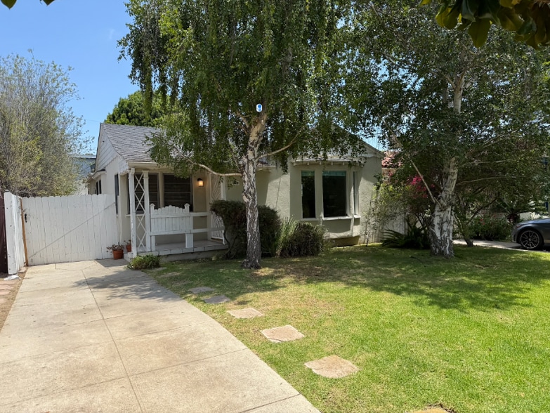 Primary Photo - 2134 Malcolm Ave