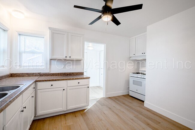 Building Photo - 1001 Woodrow Ave