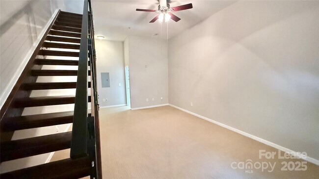 Building Photo - 2125 Southend Dr
