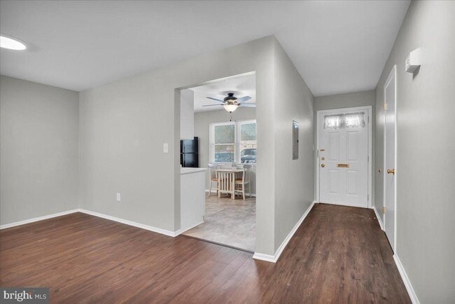 Building Photo - 915 Silver Ct