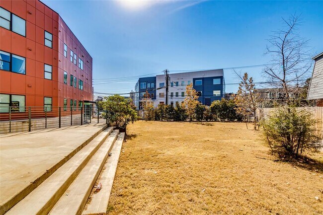 Building Photo - 3000 Duval St