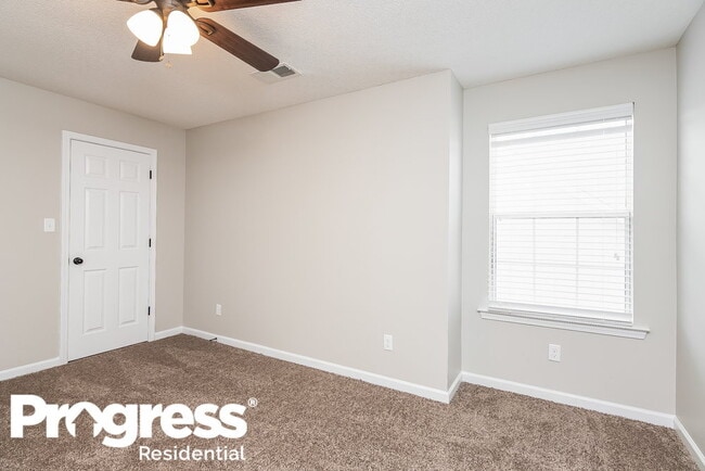 Building Photo - 9849 White Poplar Dr