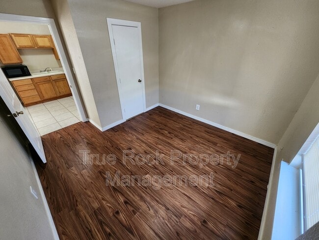 Building Photo - 218 E 14th St