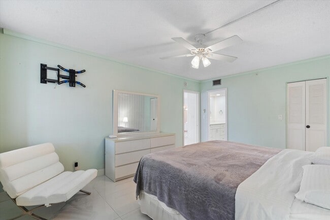 Building Photo - 3300 S Ocean Blvd