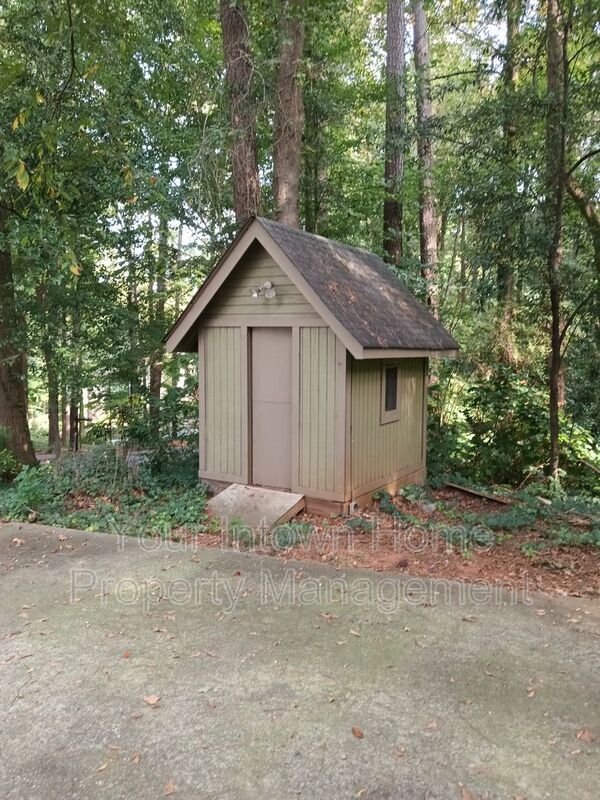 Building Photo - 1876 Mason Mill Rd