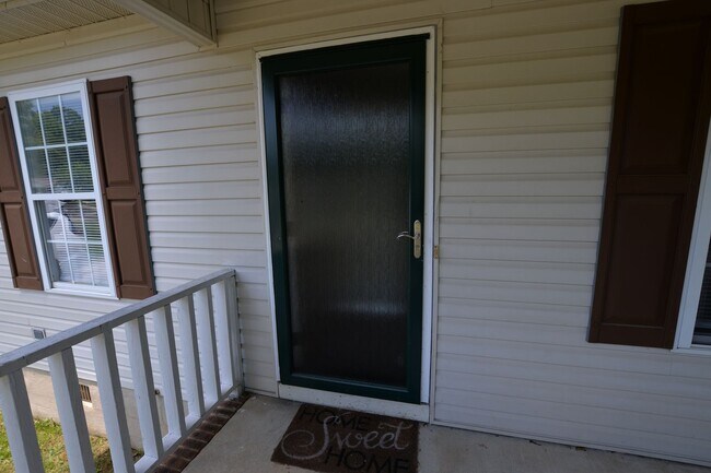 Building Photo - Cozy 3-Bedroom Near Greensboro Coliseum
