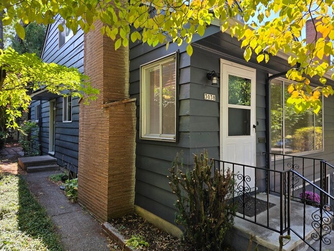 Building Photo - LOCATION! Immaculate 2 Bedroom Apartment S...