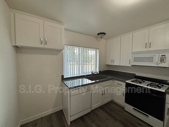 Building Photo - 10560 Sherman Grove
