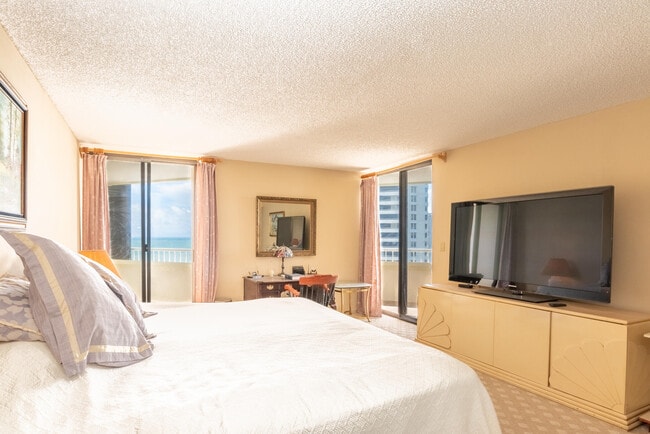 Building Photo - 5080 N Ocean Dr