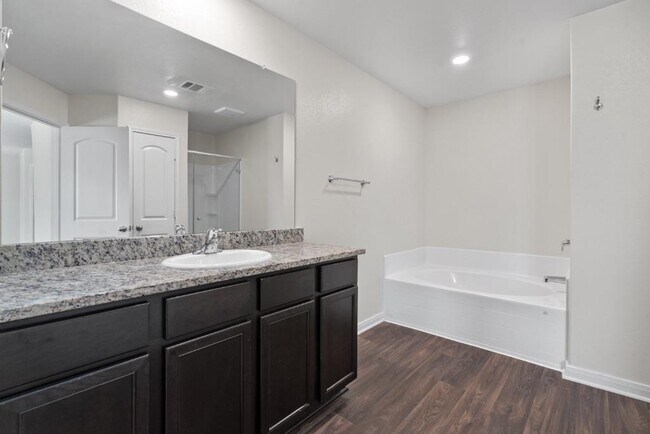 Building Photo - 1342 Amy Dr