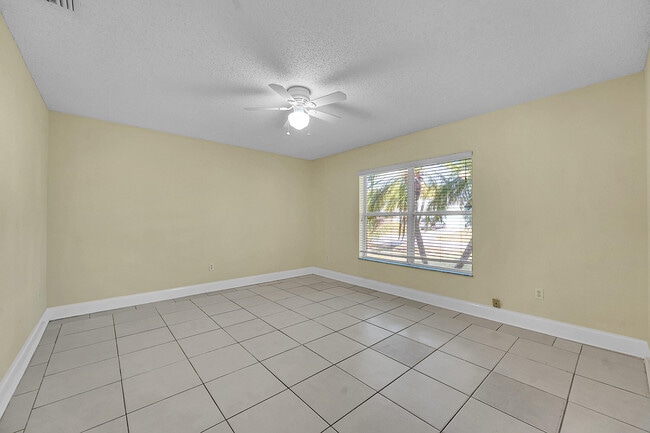 Building Photo - 2518 SE Cooper Ln