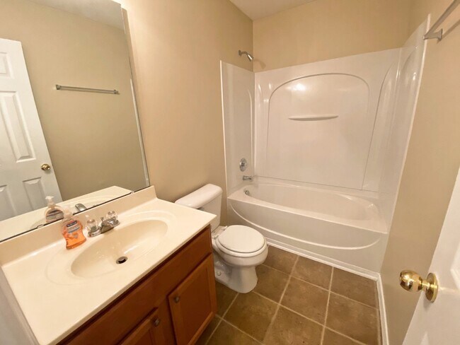 Building Photo - LOCATION IS KEY!!  4 Bedroom House in the ...