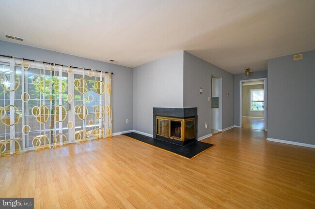 Building Photo - 115 Cascade Ct