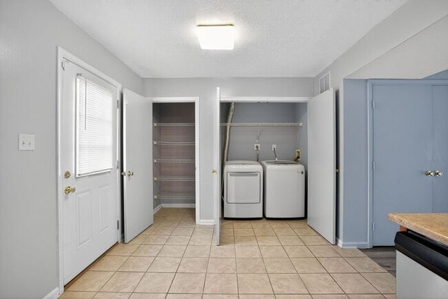 Building Photo - 46091 Maria Way