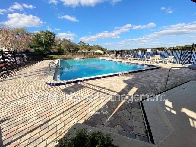 Building Photo - 772 Olympic Cir