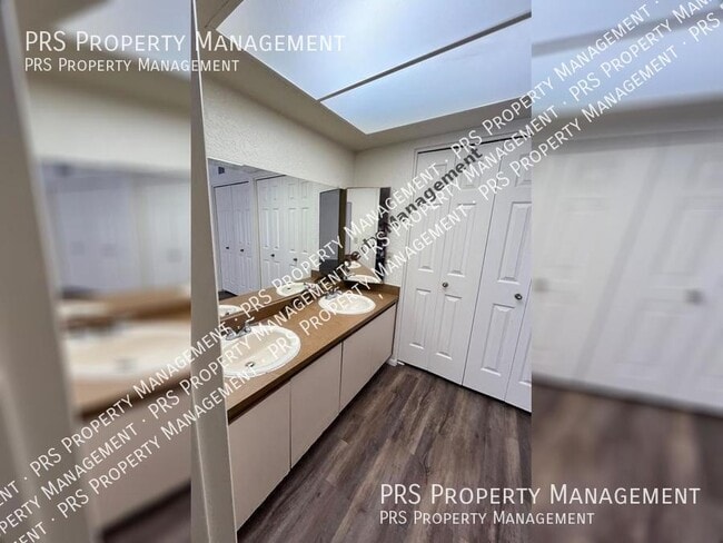 Building Photo - 7701 S Heather Dr