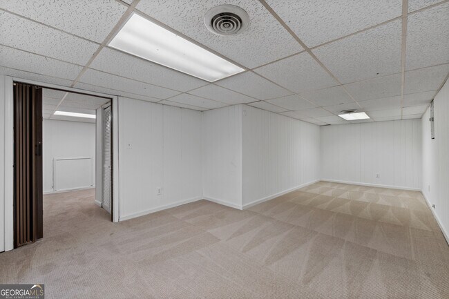 Building Photo - 880 Winfield Ct