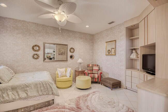 Building Photo - 10080 Dover Carriage Ln