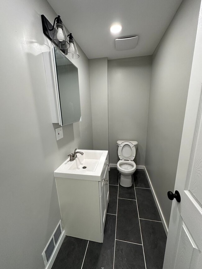 Building Photo - Beautifully renovated 3 bed/1.5 bath