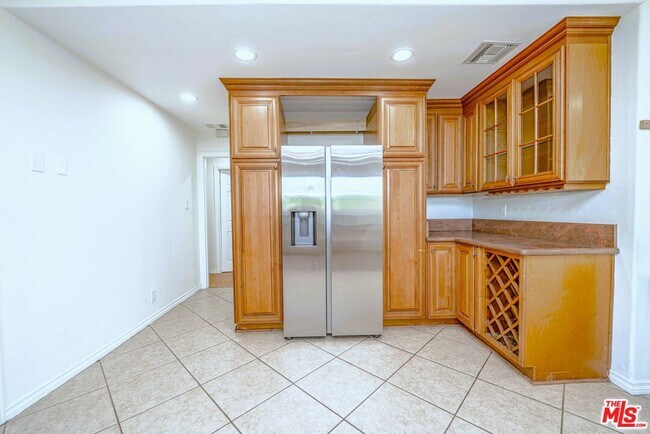 Building Photo - 5353 Don Pio Dr