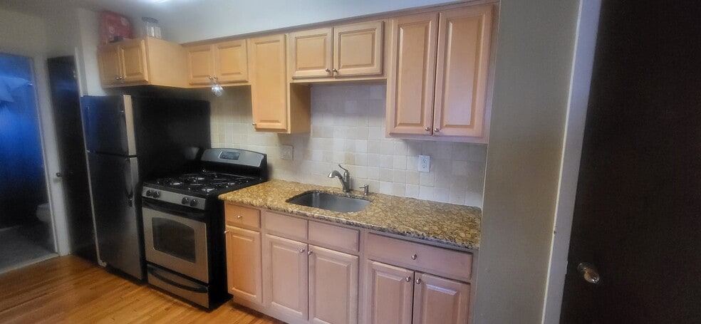 Building Photo - 5 W Lawrence Park Dr