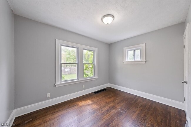 Building Photo - 3035 W 116th St
