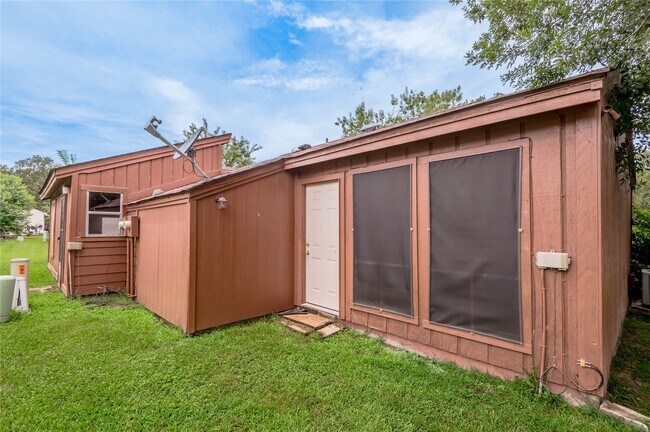 Building Photo - 76 Westwood Dr W