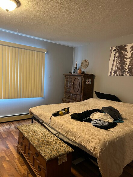 Building Photo - 1911 Viking Dr NW