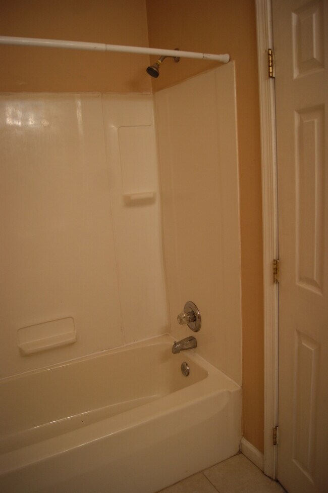 Building Photo - Charming 3 Bedroom/1.5 Bathroom Townhome in Edgewood, MD!