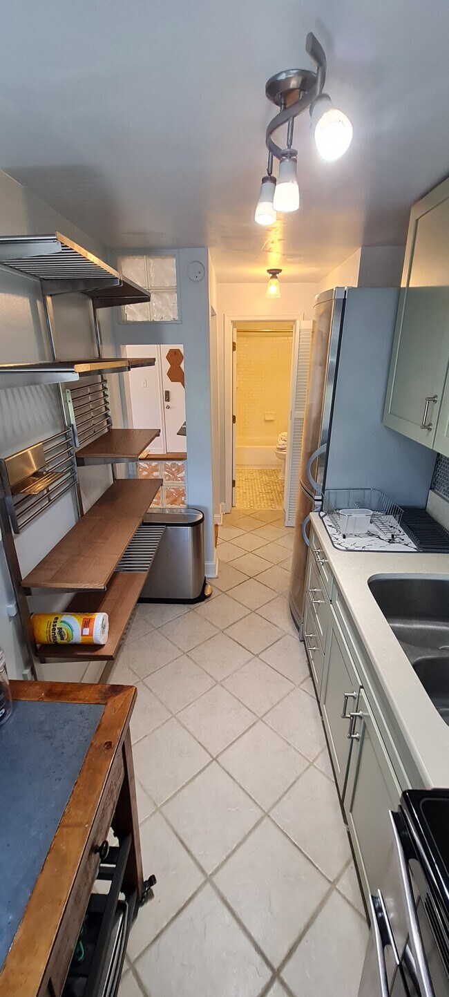 Building Photo - 9641 Norfolk Ave