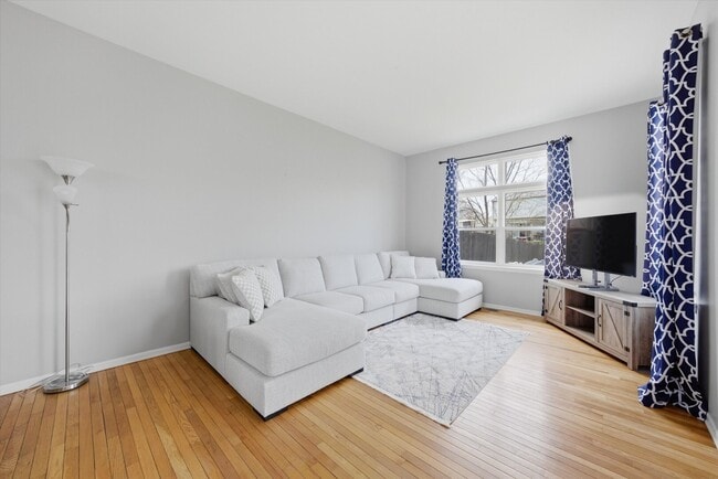 Building Photo - 2211 Carpenter Ave