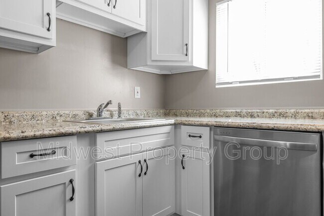 Building Photo - 15 Juno Dr