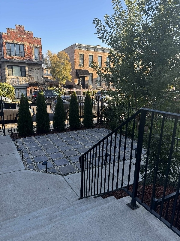 Building Photo - 2435 W Flournoy St