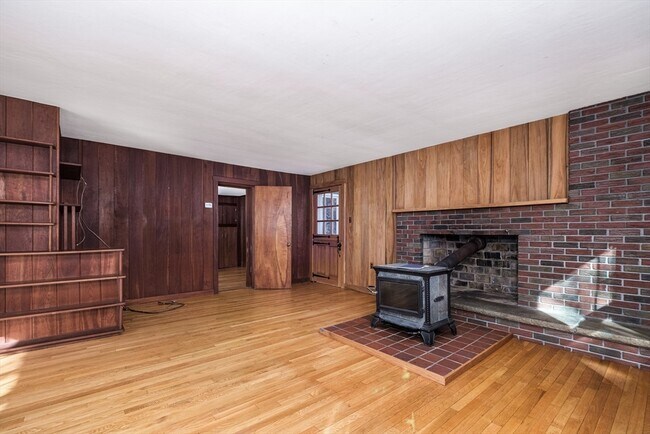 Building Photo - 445 Glen Rd