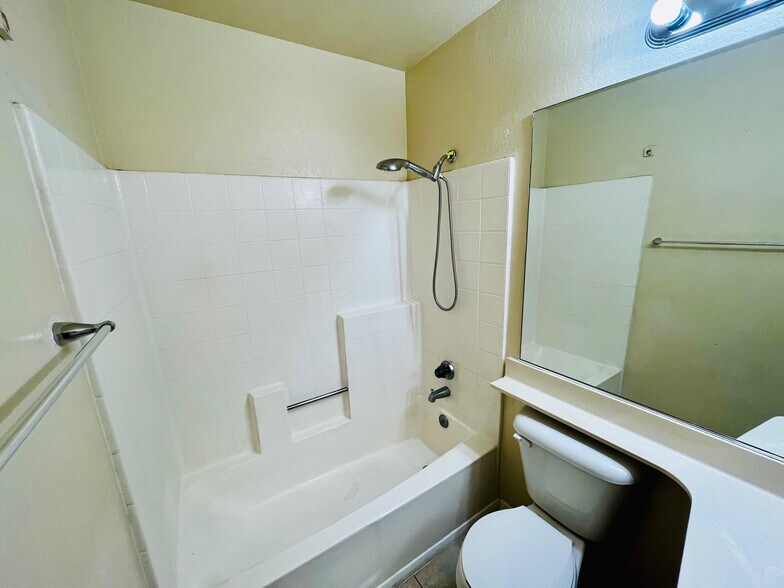 Building Photo - 5325 Adobe Dr