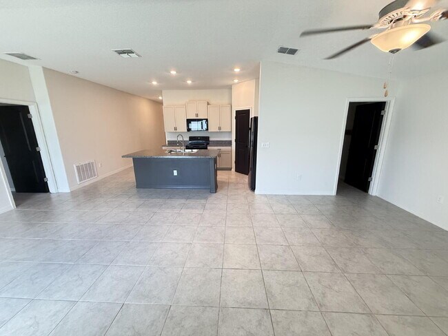 Building Photo - Beautiful 3-Bedroom 2 Baths Home in Ayersw...