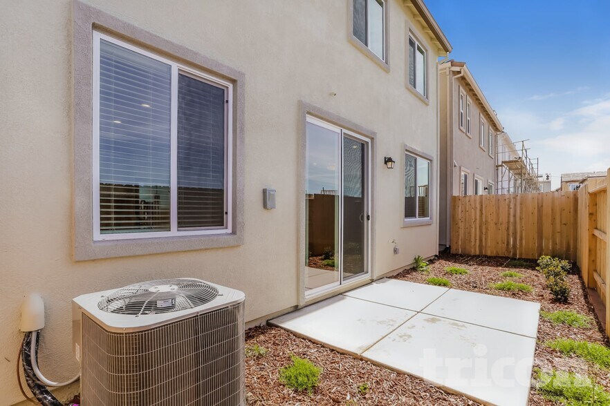 Building Photo - 2061 Comstock Ln