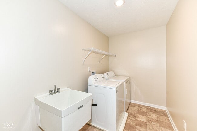 Building Photo - 5825 Sheffield Ln