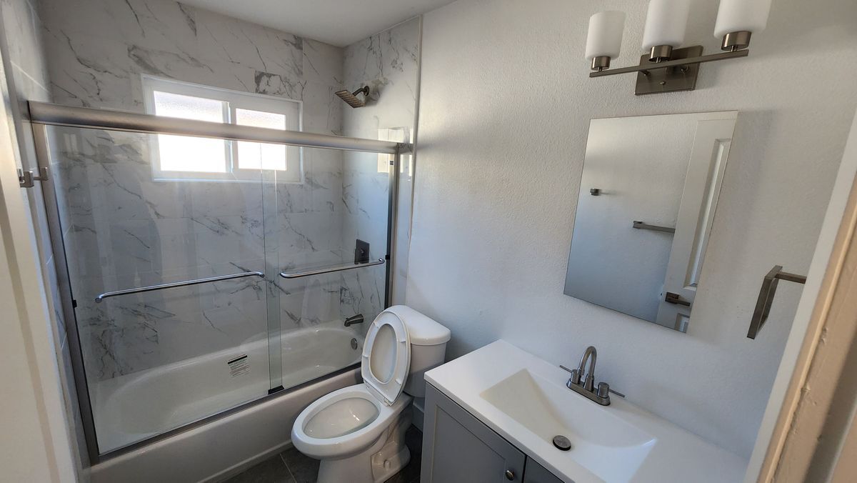 Building Photo - 988 El Camino Dr