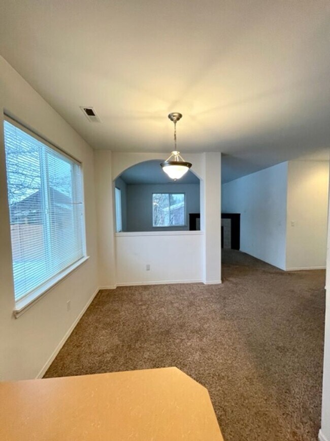 Building Photo - Cozy 3 Bedroom Home in SW Bend!