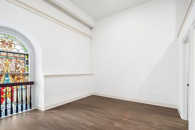 Building Photo - 401 Martin St