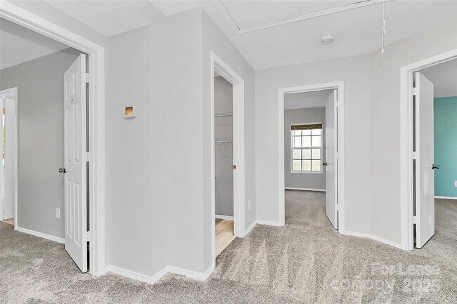 Building Photo - 15611 Normans Landing Dr