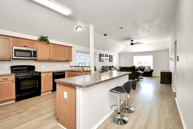 Building Photo - 19931 Roycroft Ln