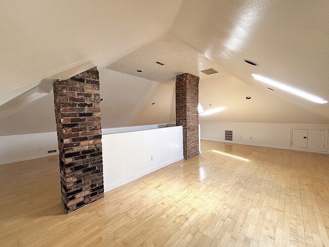 Building Photo - 517 E 500 S