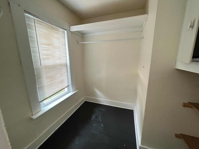 Building Photo - 60 William St