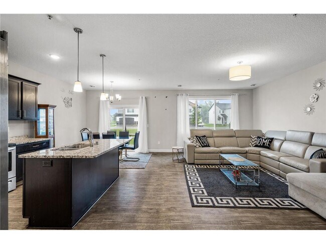 Building Photo - 2117 Cleveland Ln S