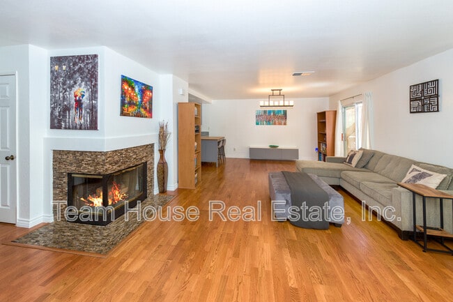 Building Photo - 25146 Steinbeck Ave