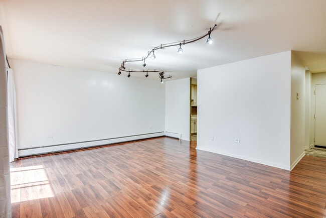 Building Photo - 1049 W Ogden Ave